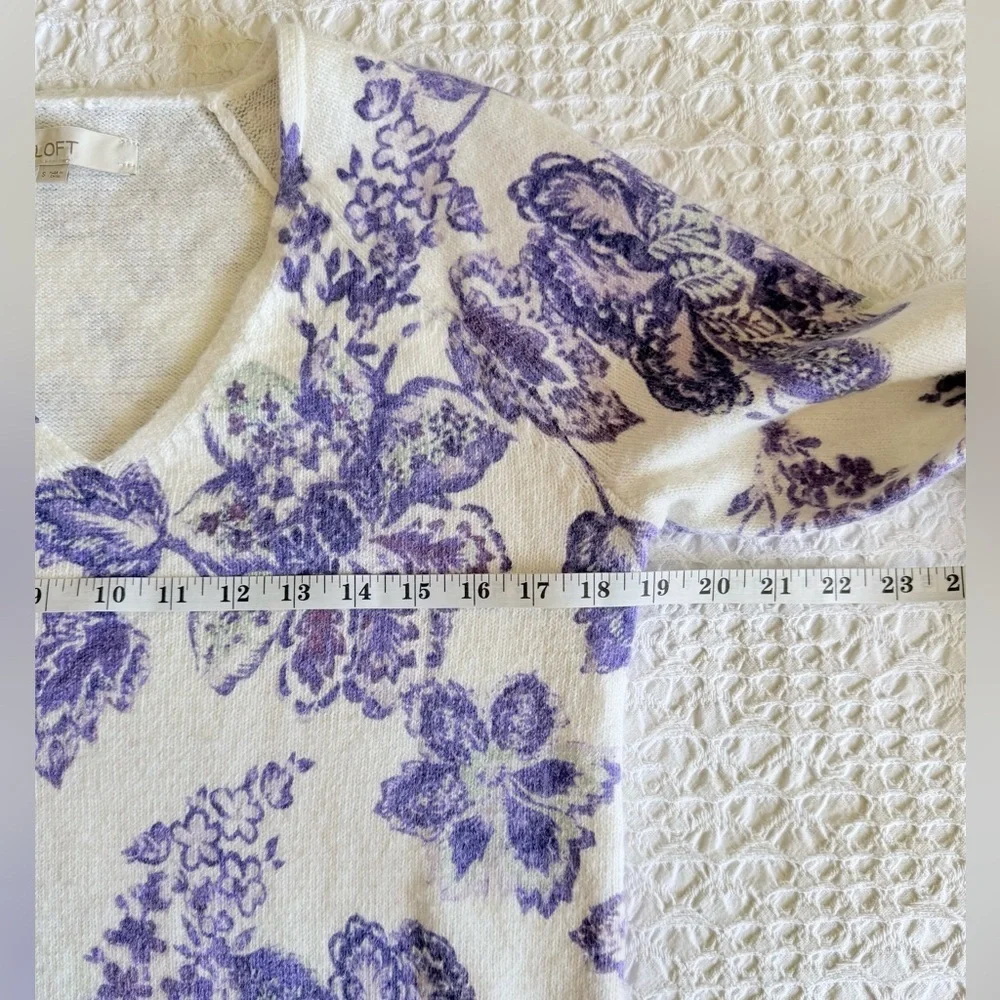 LOFT Floral V-Neck Sweater Purple Off-White Cotton Blend Long Sleeve Women’s Sm